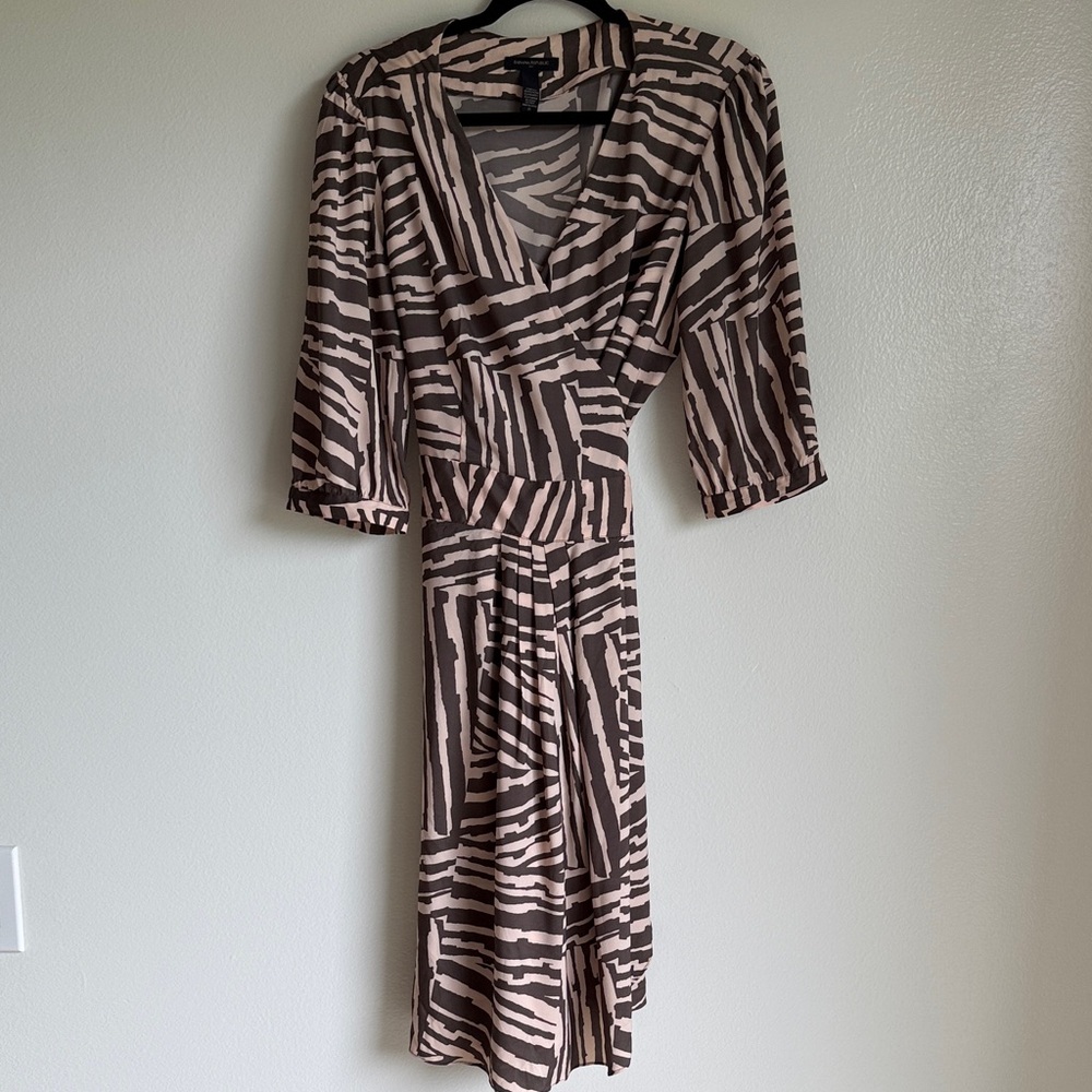Banana Republic Silky V-Nevk Wrap Midi Dress in Cream Pink Brown, Size 14